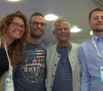 Il Premio Nobel Yunus da Milano a Napoli su un Frecciarossa