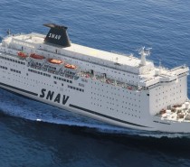 Accordo Trenitalia-Snav, vantaggi per chi viaggia treno+nave verso Ischia, Procida, Eolie e Croazia