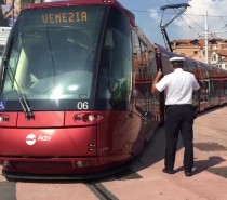 VIDEO – Inaugurato il tram su gomma da Mestre a Venezia