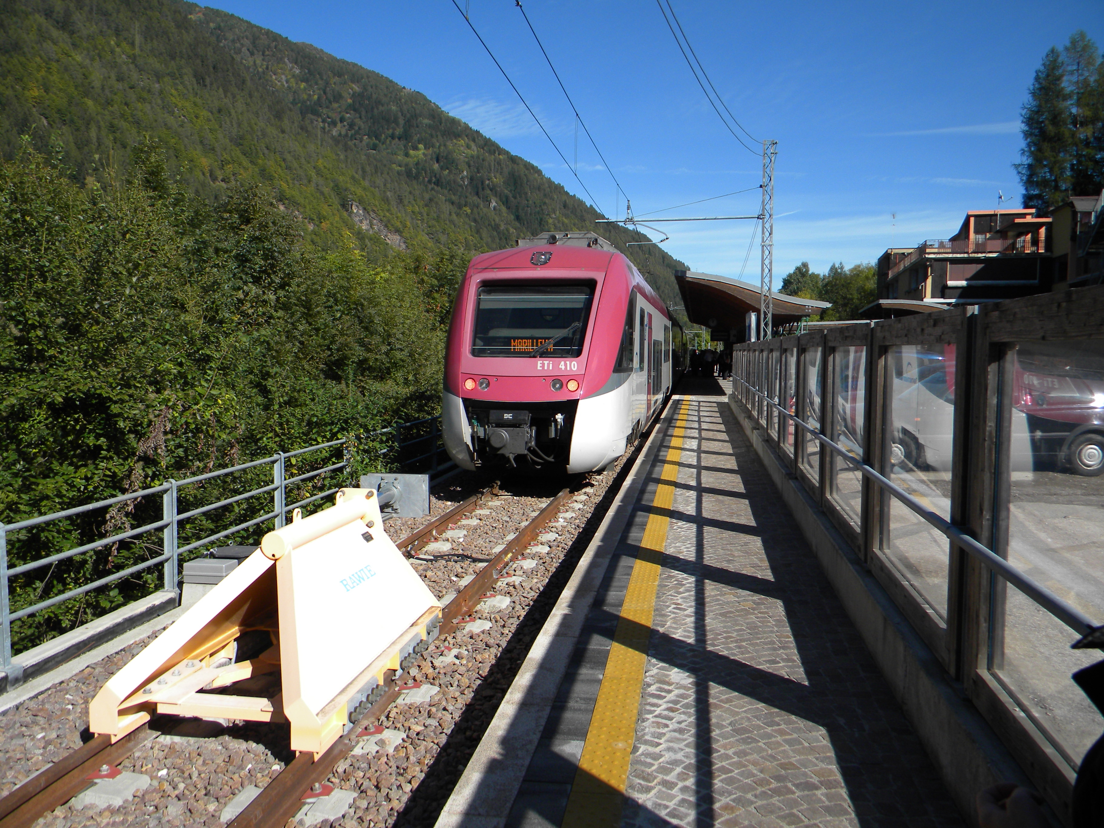 Un moderno Coradia in sosta a Marilleva 900, attuale capolinea della ferrovia - Foto Gabriele Palmieri
