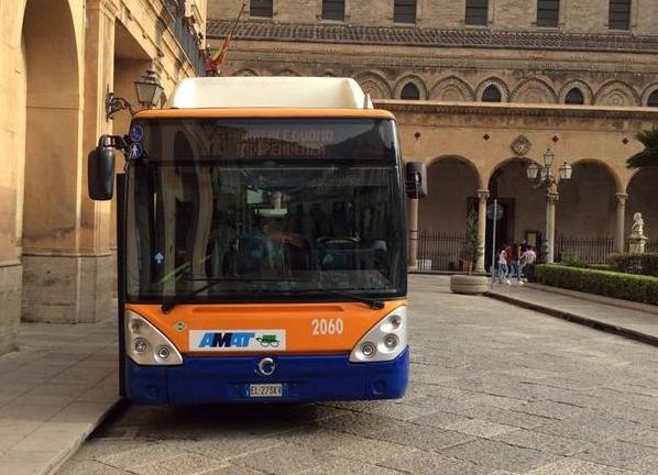 Il bus Amat della linea 389 Palermo-Monreale - Foto Amat