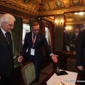 Il Presidente della Repubblica Mattarella e il direttore della Fondazione FS Cantamessa a bordo del treno presidenziale - Foto Gruppo Ferrovie dello Stato Italiane