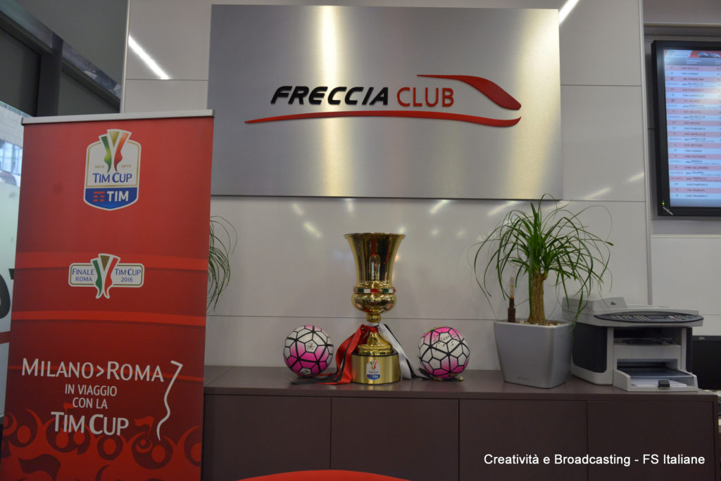 La Tim Cup esposta nel FrecciaClub di Roma Termini - Foto Ferrovie dello Stato Italiane